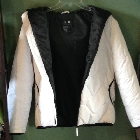 Light weight white winter jacket with black trim - Picture 4 of 5